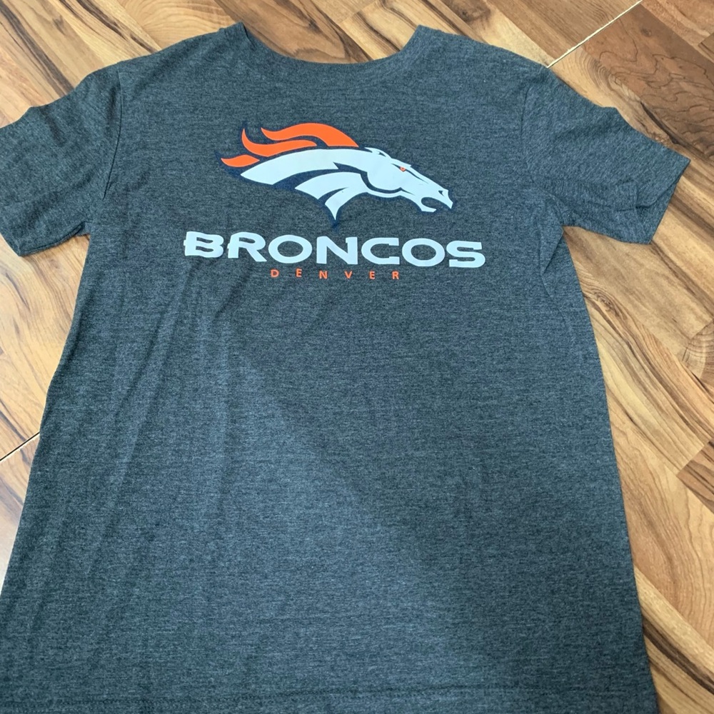 Youth XL 14-16 Denver Broncos Logo Gray NFL Football T-Shirt Kids Tee Shirt